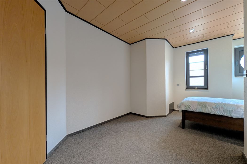 Grotestraat 332/2 – genieten van comfort, sauna, ruime inpandige garage, prachtig aangelegde tuin en een uniek uitzicht over de Maas!