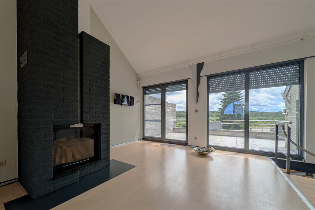 Grotestraat 332/2 – genieten van comfort, sauna, ruime inpandige garage, prachtig aangelegde tuin en een uniek uitzicht over de Maas!