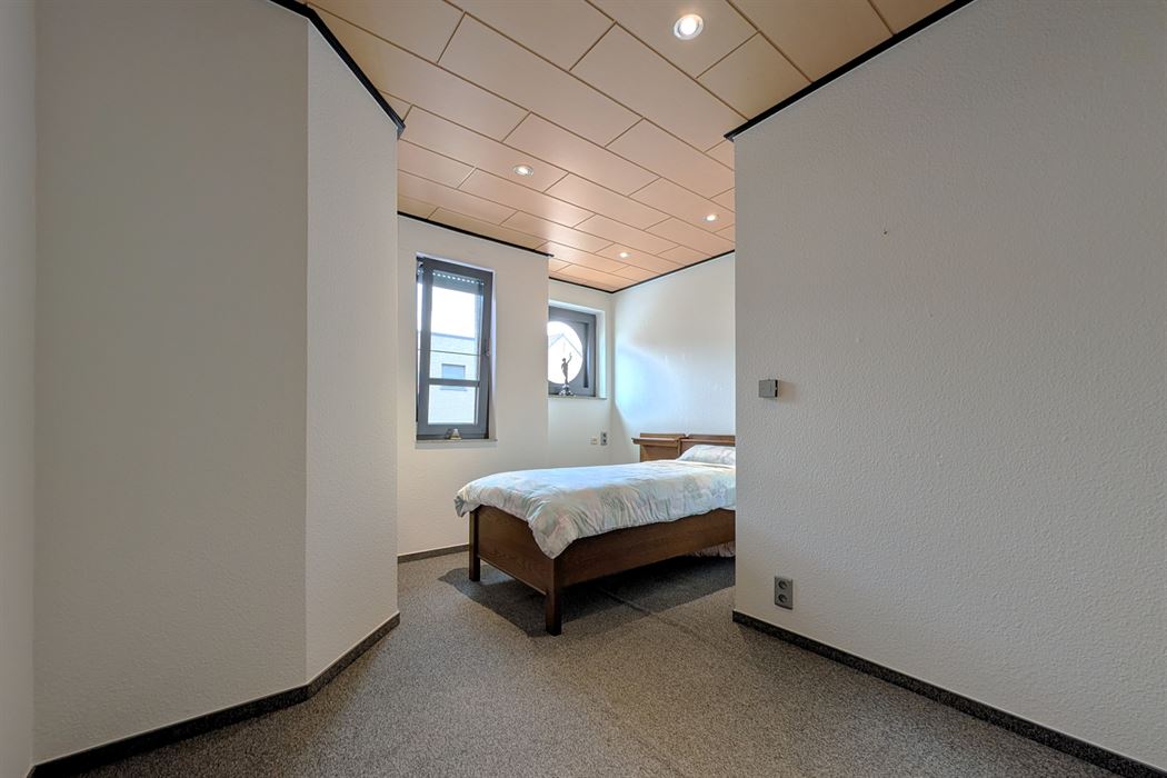 Grotestraat 332/2 – genieten van comfort, sauna, ruime inpandige garage, prachtig aangelegde tuin en een uniek uitzicht over de Maas!