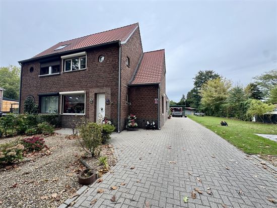 Instapklare halfopen mijnwerkerswoning te koop 