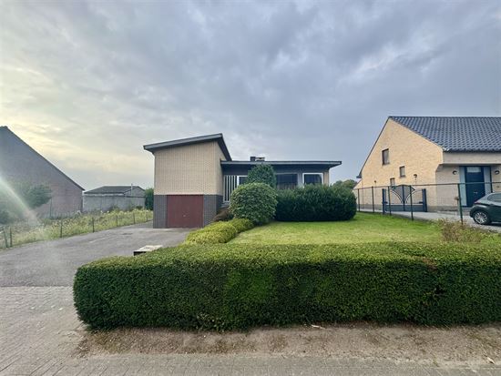 Vrijstaande splitlevelwoning met tuin te Meeswijk.