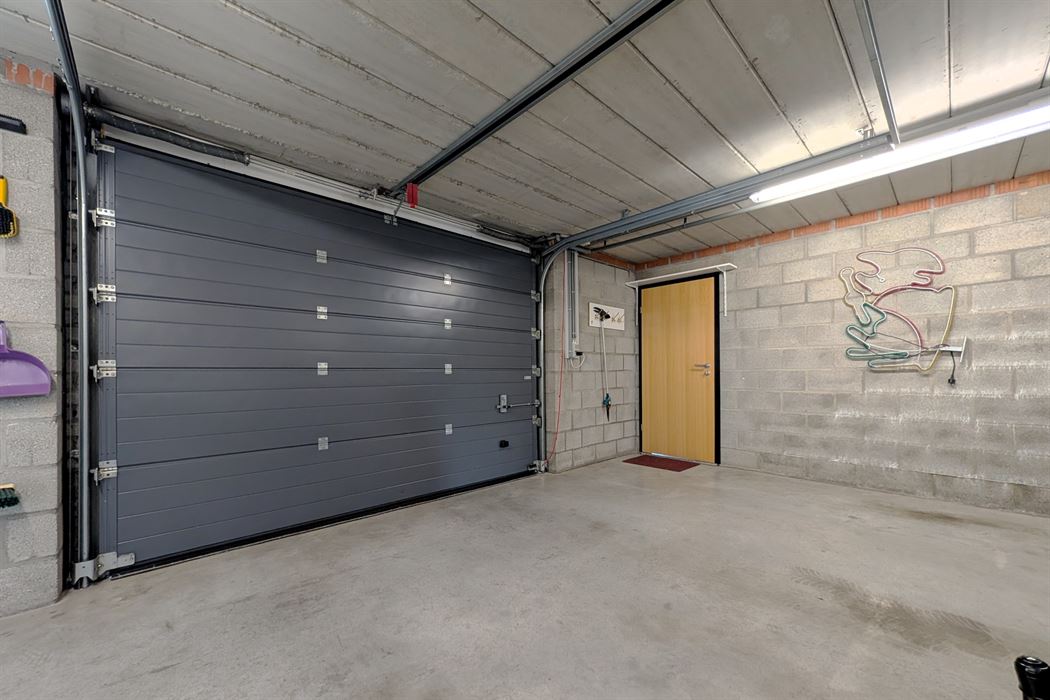 Grotestraat 332/2 – genieten van comfort, sauna, ruime inpandige garage, prachtig aangelegde tuin en een uniek uitzicht over de Maas!