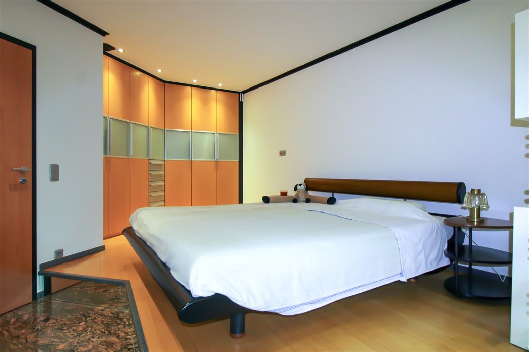 Grotestraat 332/2 – genieten van comfort, sauna, ruime inpandige garage, prachtig aangelegde tuin en een uniek uitzicht over de Maas!