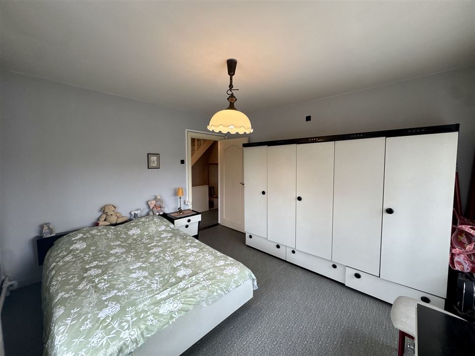 Halfopen bebouwing met 4 slaapkamers te koop