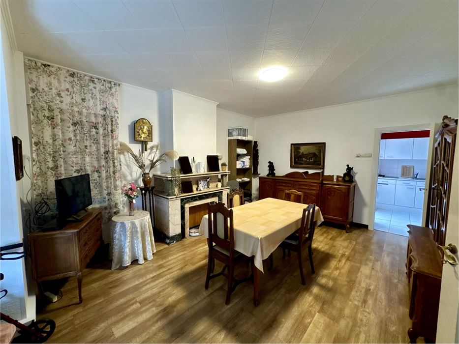 Halfopen bebouwing met 4 slaapkamers te koop