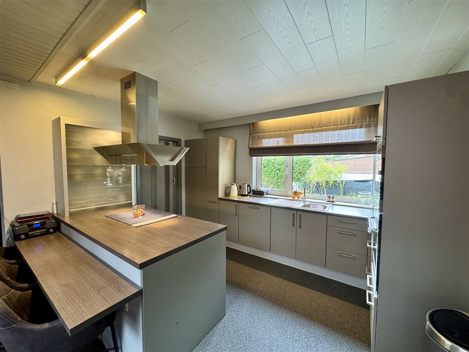 Instapklare halfopen mijnwerkerswoning te koop