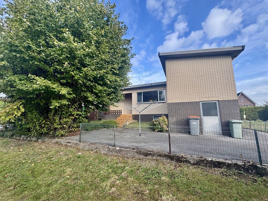 Vrijstaande splitlevelwoning met tuin te Meeswijk.