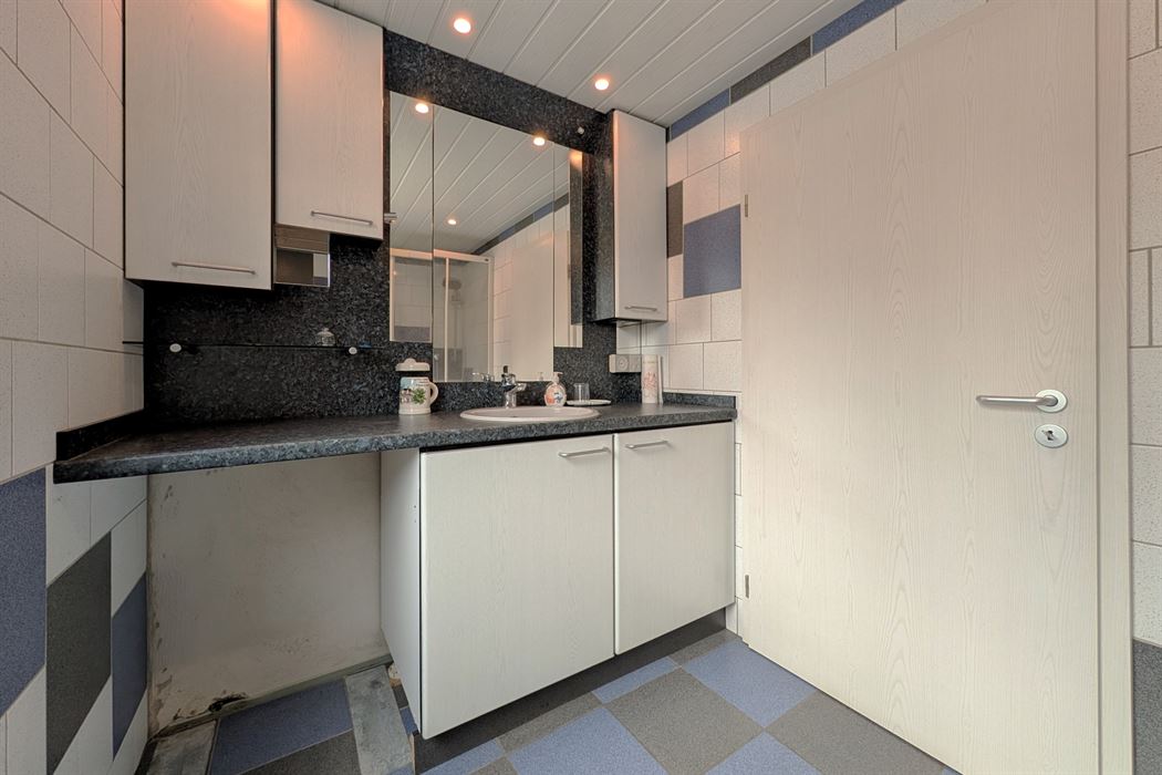 Grotestraat 332/2 – genieten van comfort, sauna, ruime inpandige garage, prachtig aangelegde tuin en een uniek uitzicht over de Maas!