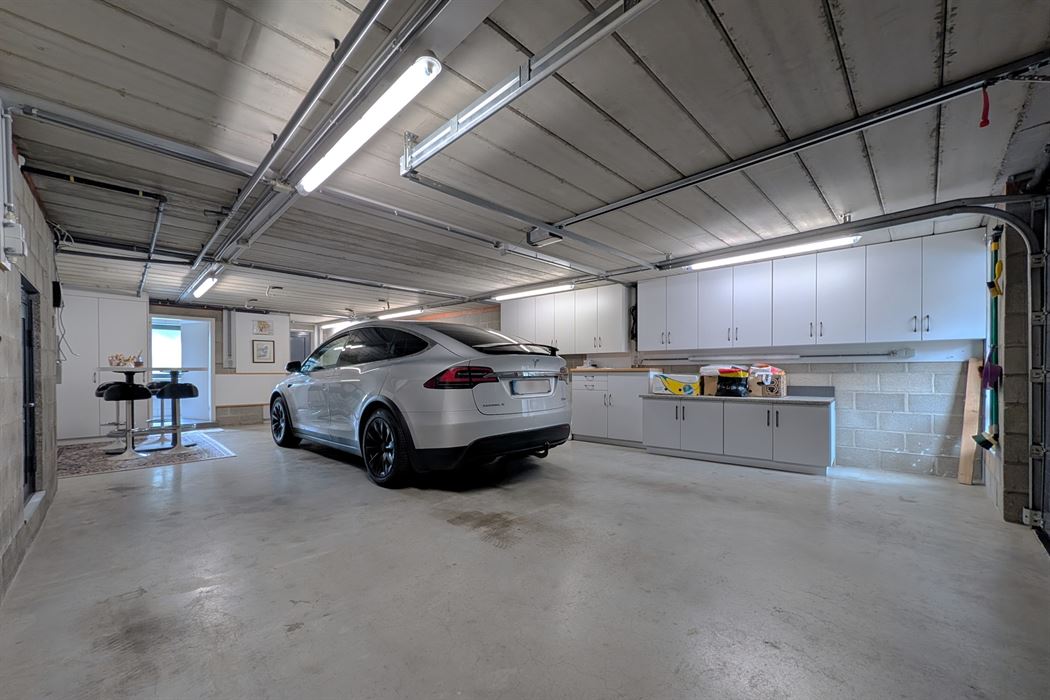 Grotestraat 332/2 – genieten van comfort, sauna, ruime inpandige garage, prachtig aangelegde tuin en een uniek uitzicht over de Maas!