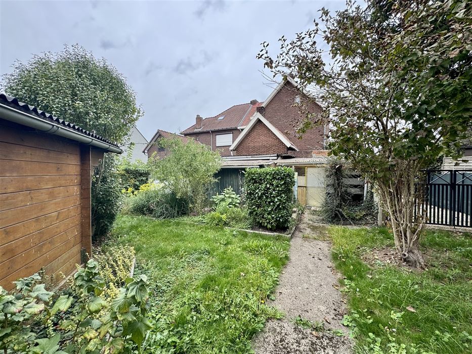 Halfopen bebouwing met 4 slaapkamers te koop