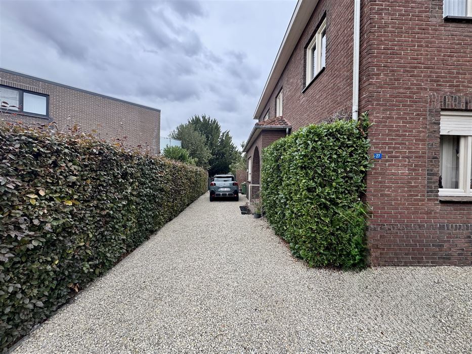 Halfopen bebouwing met 4 slaapkamers te koop