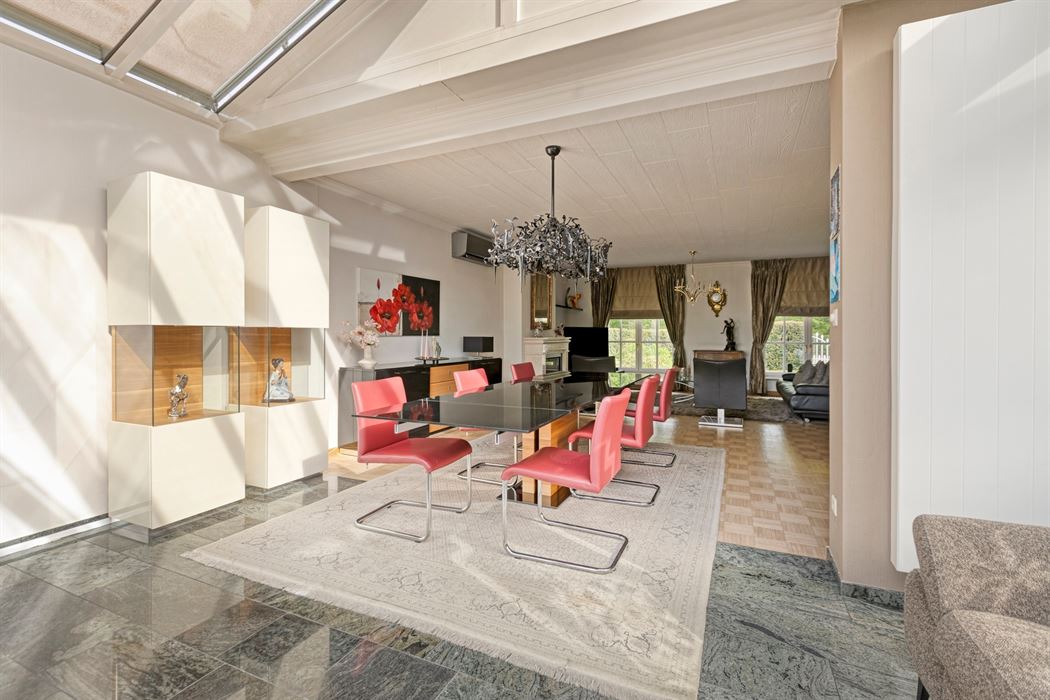 Vrijstaande villa van 306 m² op 17a95ca, gelegen vlak bij Connecterra, de toegangspoort tot het Nationaal Park Hoge Kempen, en op wandelafstand van Maasmechelen Village!