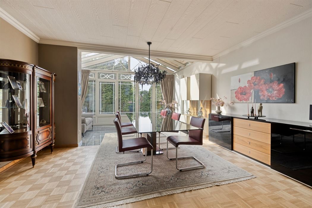 Vrijstaande villa van 306 m² op 17a95ca, gelegen vlak bij Connecterra, de toegangspoort tot het Nationaal Park Hoge Kempen, en op wandelafstand van Maasmechelen Village!