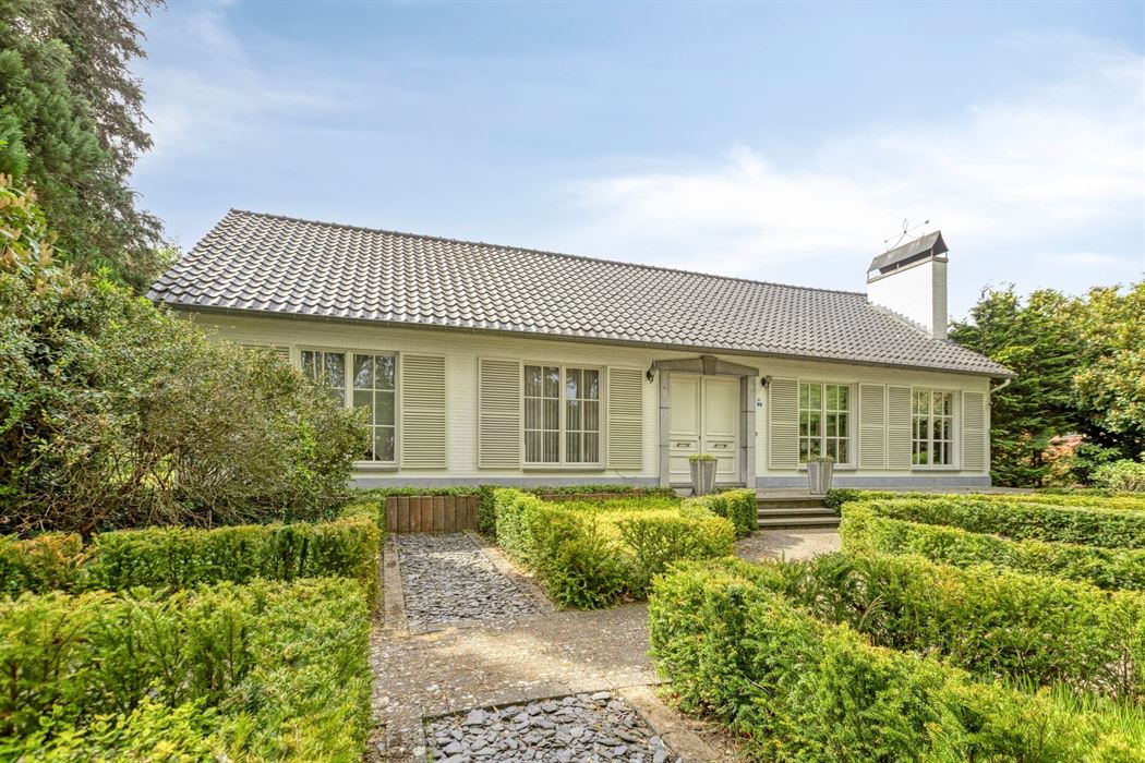 Vrijstaande villa van 306 m² op 17a95ca, gelegen vlak bij Connecterra, de toegangspoort tot het Nationaal Park Hoge Kempen, en op wandelafstand van Maasmechelen Village!