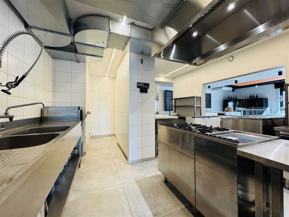 Volledig ingerichte handelszaak!