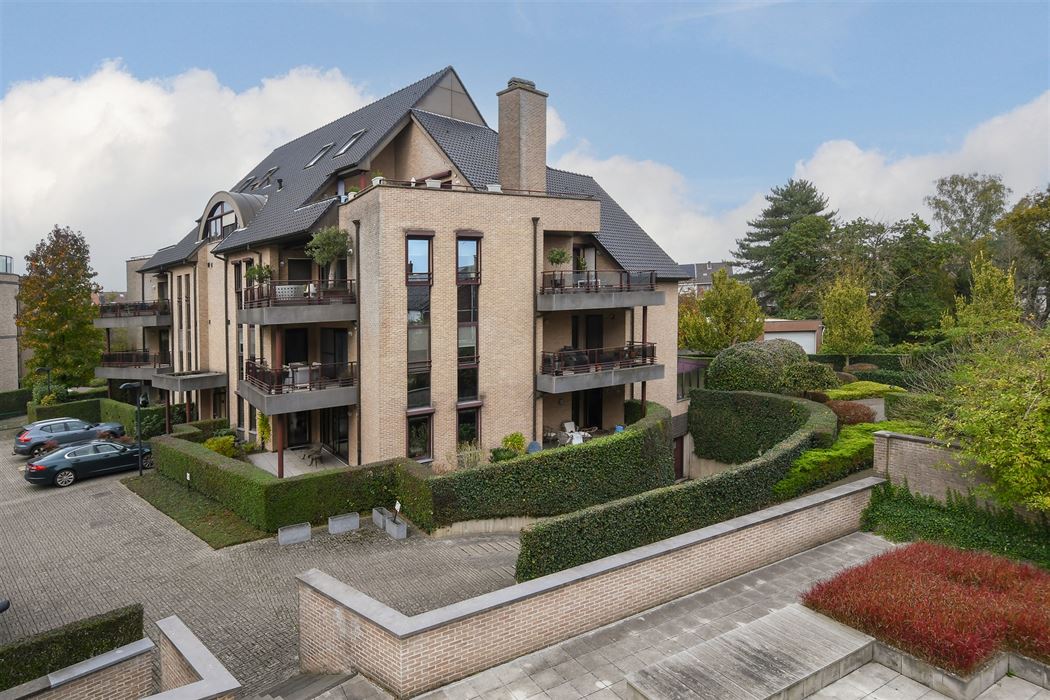 Luxueus en instapklaar appartement met 3 terrassen en ondergrondse garagebox in residentie “Leemhoek III” te Maaseik.