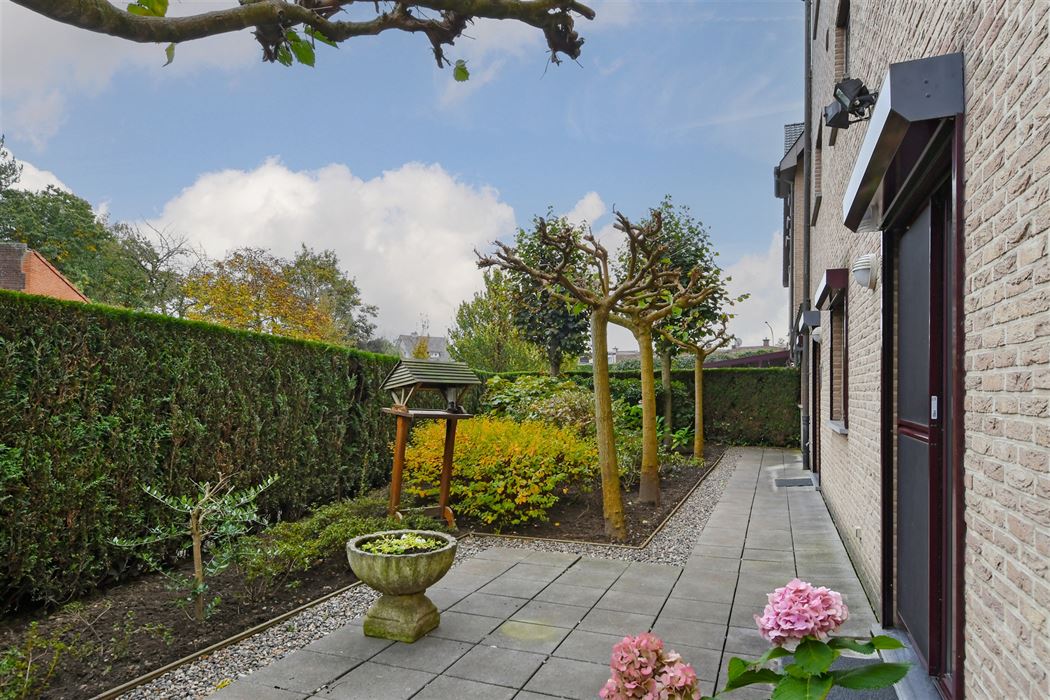 Luxueus en instapklaar appartement met 3 terrassen en ondergrondse garagebox in residentie “Leemhoek III” te Maaseik.