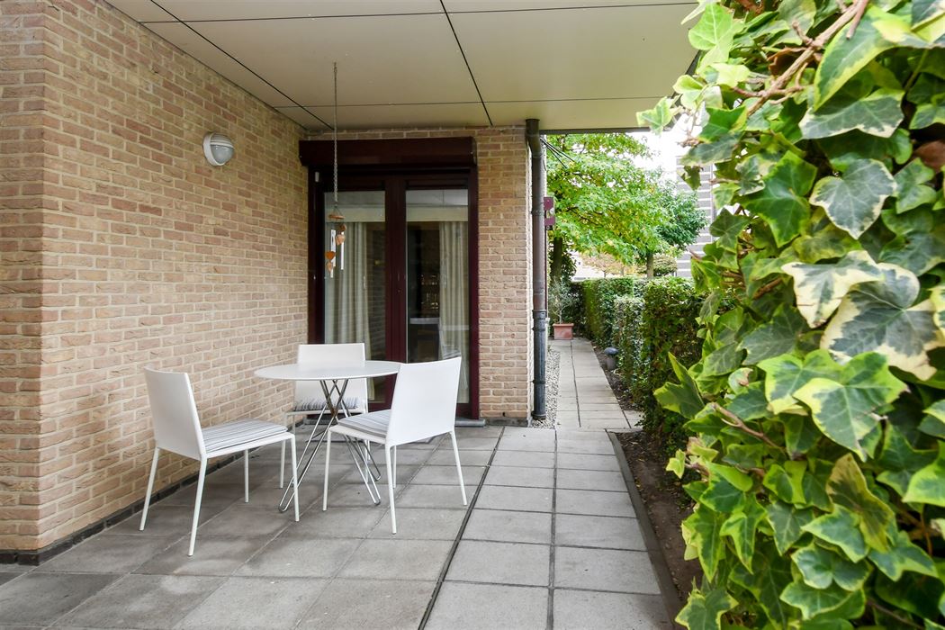 Luxueus en instapklaar appartement met 3 terrassen en ondergrondse garagebox in residentie “Leemhoek III” te Maaseik.