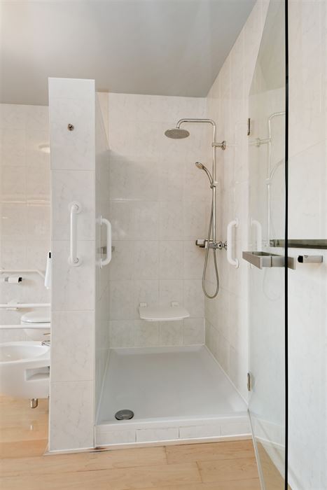 Luxueus en instapklaar appartement met 3 terrassen en ondergrondse garagebox in residentie “Leemhoek III” te Maaseik.