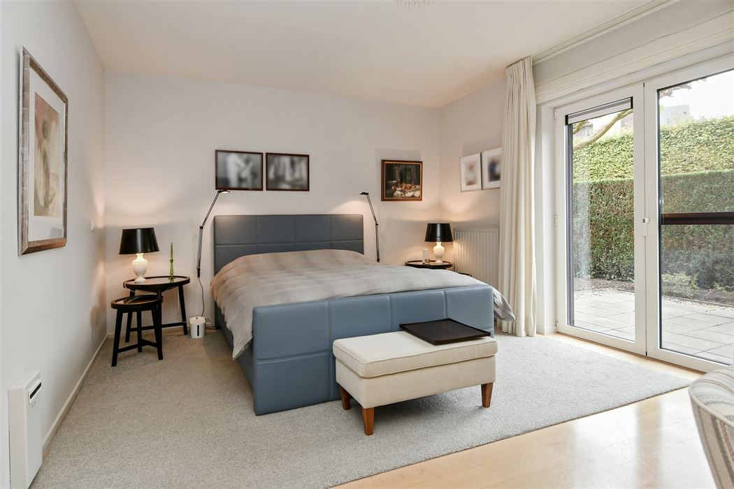 Luxueus en instapklaar appartement met 3 terrassen en ondergrondse garagebox in residentie “Leemhoek III” te Maaseik.