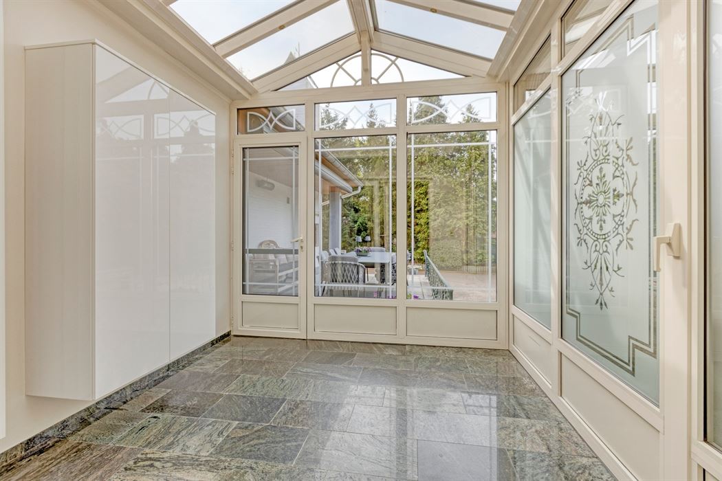 Vrijstaande villa van 306 m² op 17a95ca, gelegen vlak bij Connecterra, de toegangspoort tot het Nationaal Park Hoge Kempen, en op wandelafstand van Maasmechelen Village!