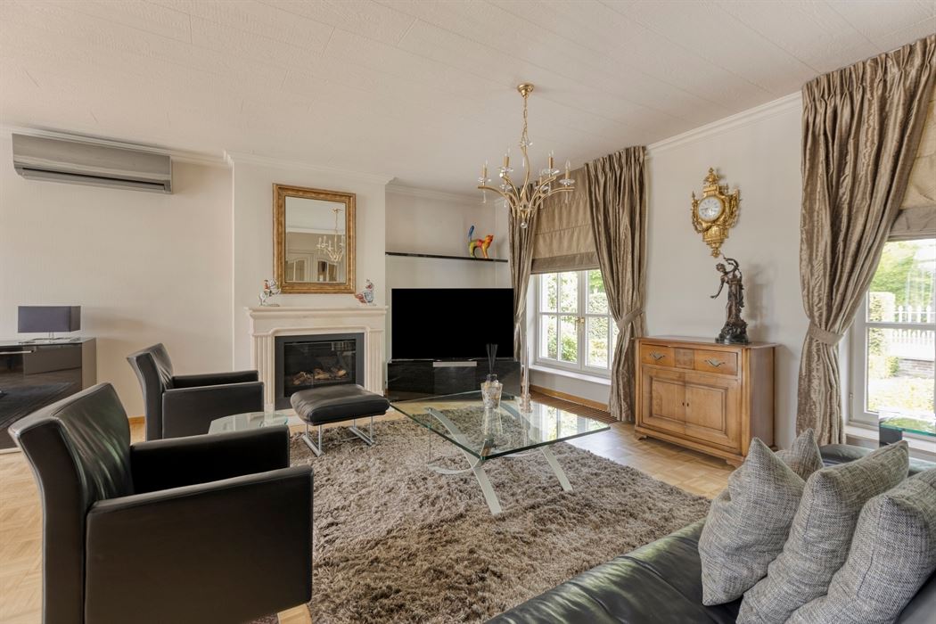 Vrijstaande villa van 306 m² op 17a95ca, gelegen vlak bij Connecterra, de toegangspoort tot het Nationaal Park Hoge Kempen, en op wandelafstand van Maasmechelen Village!