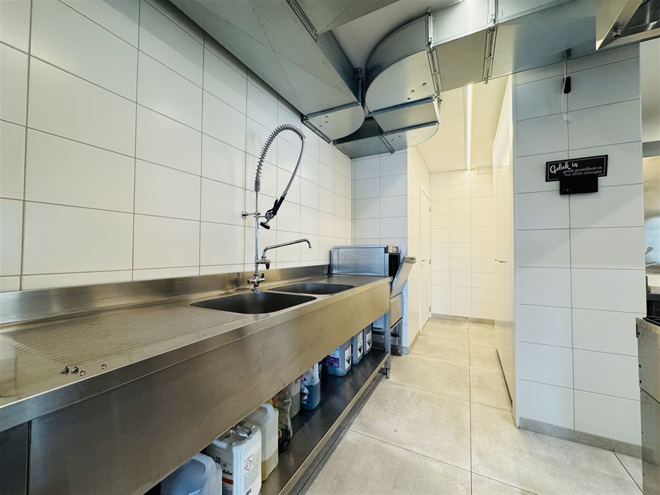 Volledig ingerichte handelszaak!