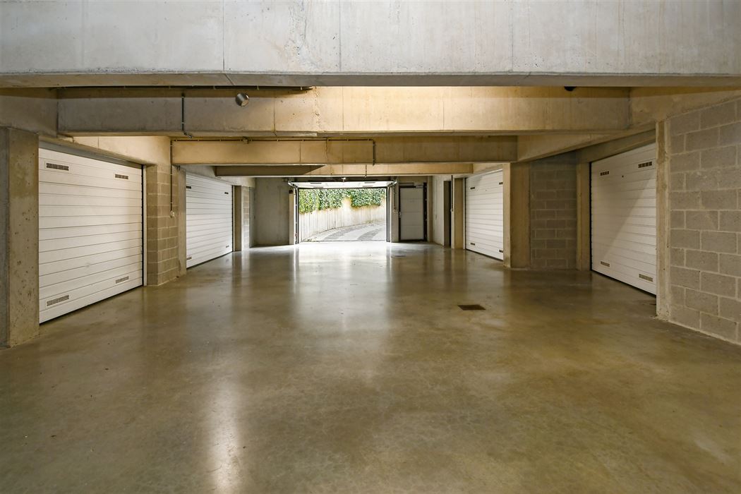 Luxueus en instapklaar appartement met 3 terrassen en ondergrondse garagebox in residentie “Leemhoek III” te Maaseik.