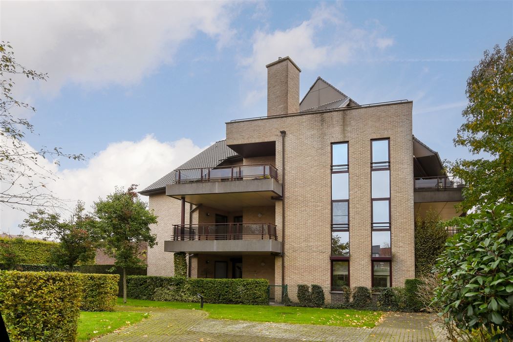 Luxueus en instapklaar appartement met 3 terrassen en ondergrondse garagebox in residentie “Leemhoek III” te Maaseik.