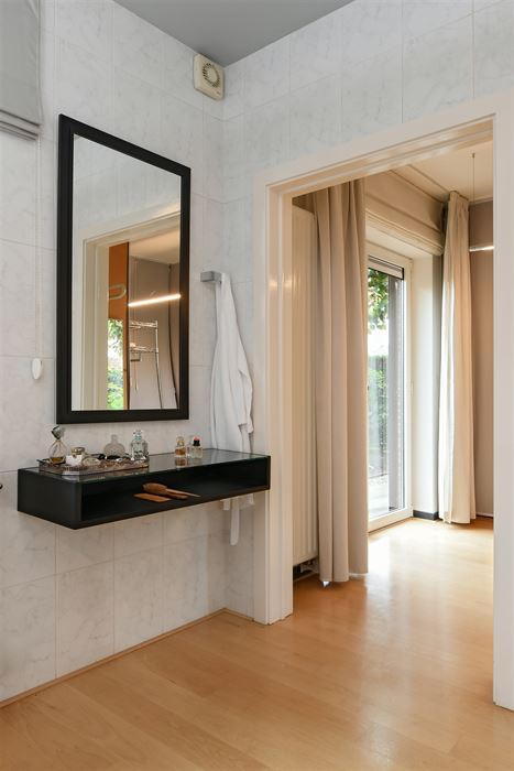 Luxueus en instapklaar appartement met 3 terrassen en ondergrondse garagebox in residentie “Leemhoek III” te Maaseik.