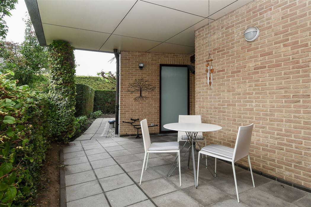 Luxueus en instapklaar appartement met 3 terrassen en ondergrondse garagebox in residentie “Leemhoek III” te Maaseik.