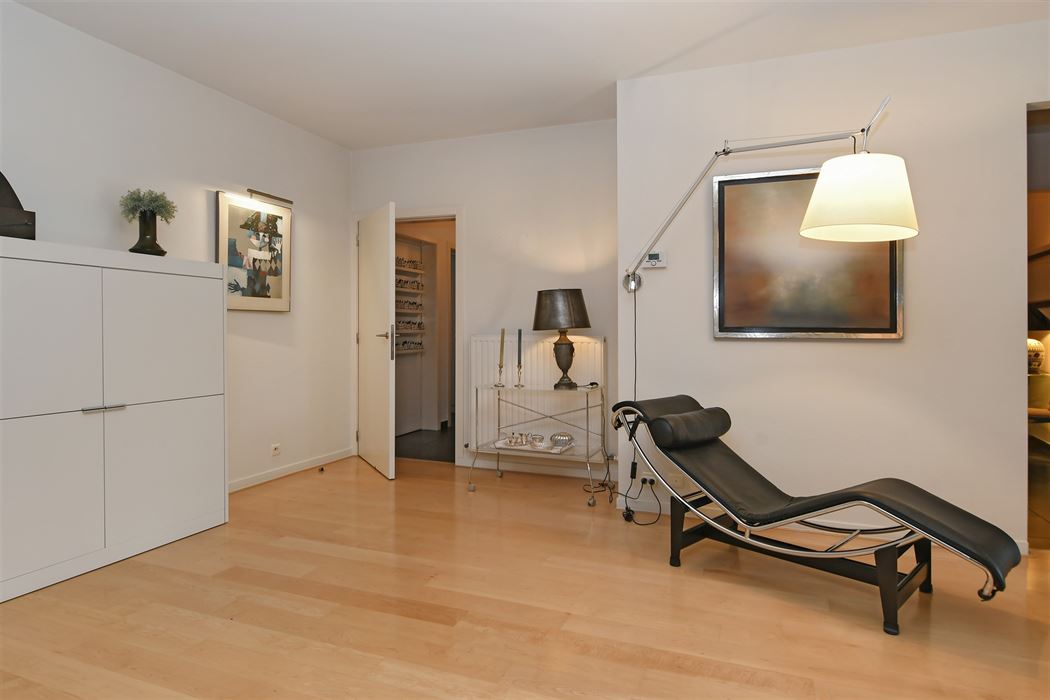 Luxueus en instapklaar appartement met 3 terrassen en ondergrondse garagebox in residentie “Leemhoek III” te Maaseik.