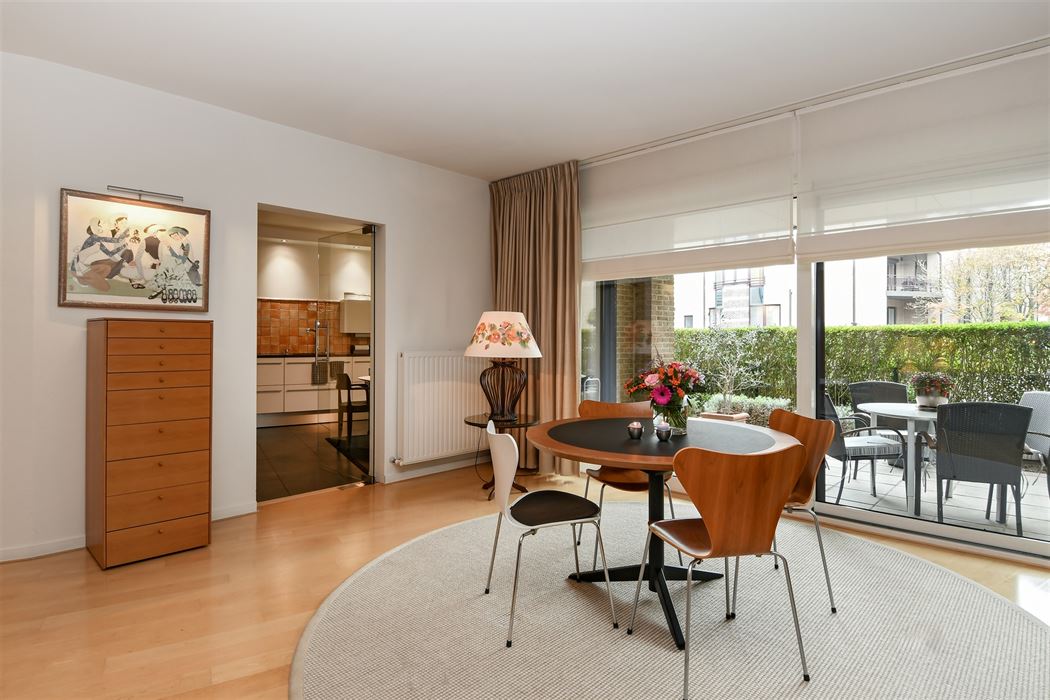 Luxueus en instapklaar appartement met 3 terrassen en ondergrondse garagebox in residentie “Leemhoek III” te Maaseik.