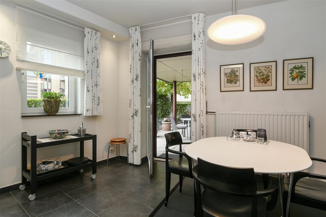 Luxueus en instapklaar appartement met 3 terrassen en ondergrondse garagebox in residentie “Leemhoek III” te Maaseik.