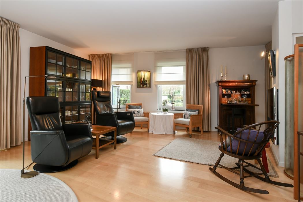 Luxueus en instapklaar appartement met 3 terrassen en ondergrondse garagebox in residentie “Leemhoek III” te Maaseik.