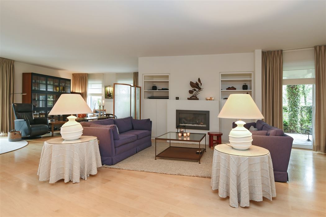 Luxueus en instapklaar appartement met 3 terrassen en ondergrondse garagebox in residentie “Leemhoek III” te Maaseik.