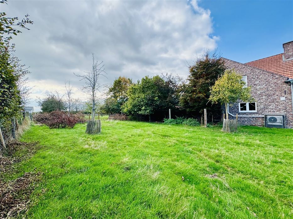 Hoeve met paardenaccomodatie.