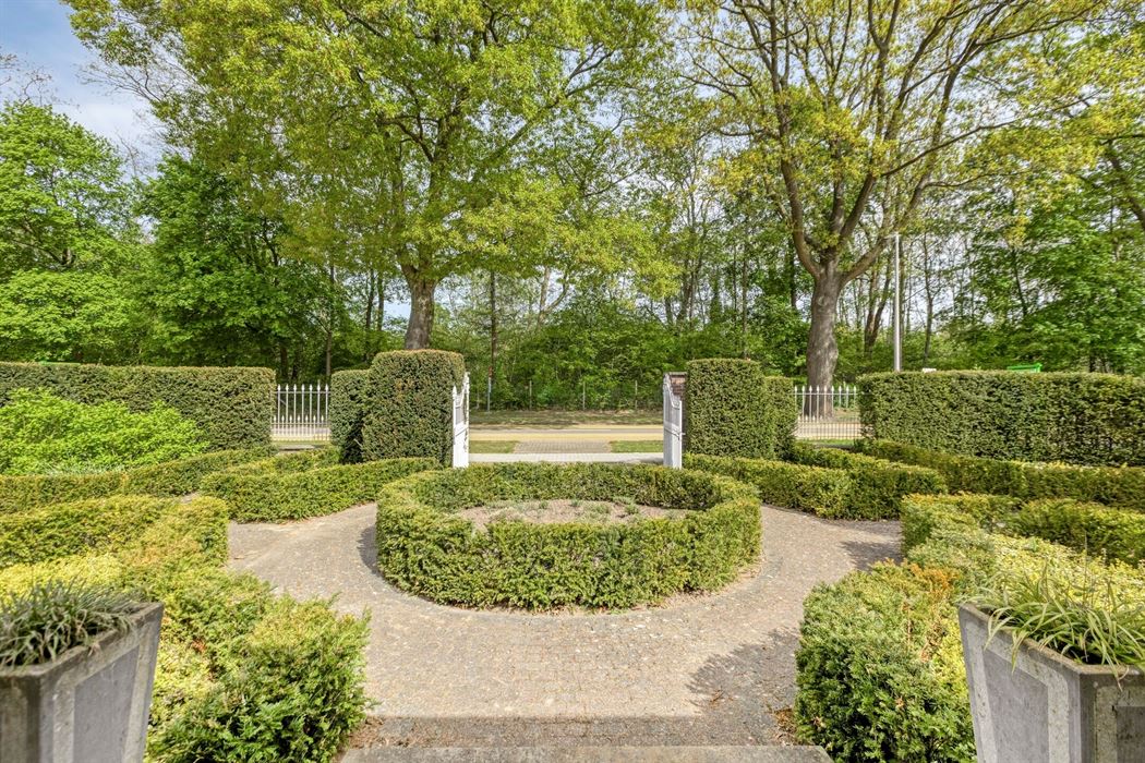 Vrijstaande villa van 306 m² op 17a95ca, gelegen vlak bij Connecterra, de toegangspoort tot het Nationaal Park Hoge Kempen, en op wandelafstand van Maasmechelen Village!