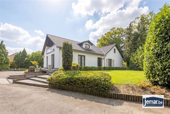 Vrijstaande villa van 306 m² op 17a95ca, gelegen vlak bij Connecterra, de toegangspoort tot het Nationaal Park Hoge Kempen, en op wandelafstand van Maasmechelen Village!