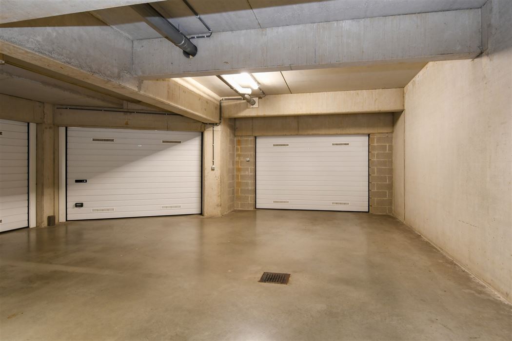 Luxueus en instapklaar appartement met 3 terrassen en ondergrondse garagebox in residentie “Leemhoek III” te Maaseik.