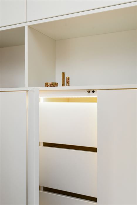 Luxueus en instapklaar appartement met 3 terrassen en ondergrondse garagebox in residentie “Leemhoek III” te Maaseik.