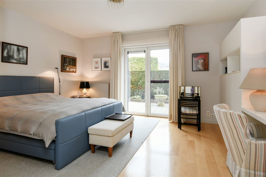 Luxueus en instapklaar appartement met 3 terrassen en ondergrondse garagebox in residentie “Leemhoek III” te Maaseik.