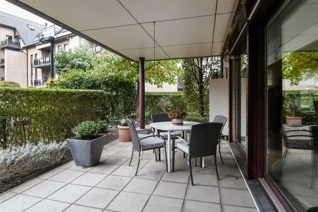 Luxueus en instapklaar appartement met 3 terrassen en ondergrondse garagebox in residentie “Leemhoek III” te Maaseik.