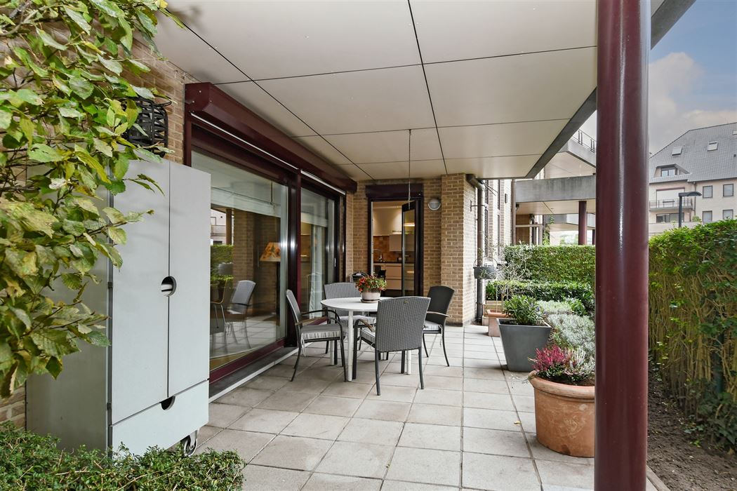 Luxueus en instapklaar appartement met 3 terrassen en ondergrondse garagebox in residentie “Leemhoek III” te Maaseik.