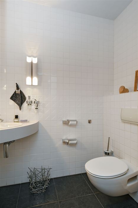 Luxueus en instapklaar appartement met 3 terrassen en ondergrondse garagebox in residentie “Leemhoek III” te Maaseik.