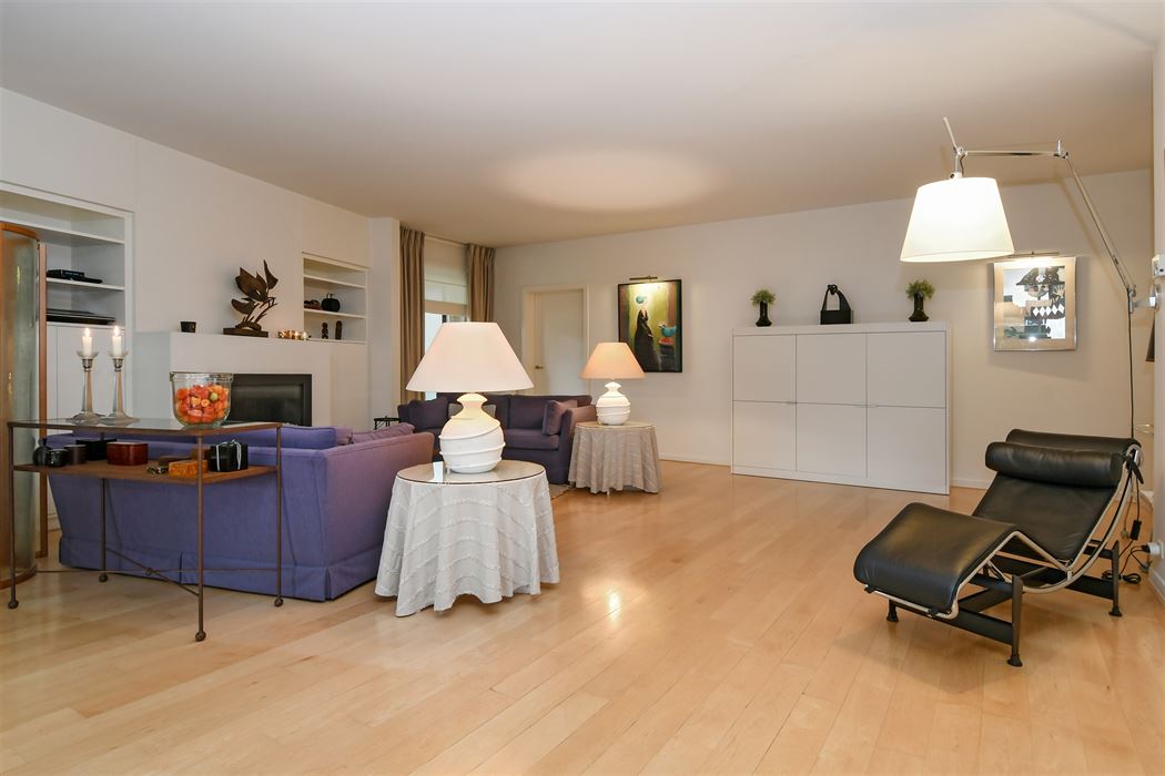 Luxueus en instapklaar appartement met 3 terrassen en ondergrondse garagebox in residentie “Leemhoek III” te Maaseik.