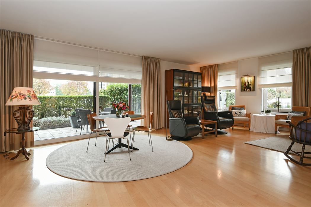 Luxueus en instapklaar appartement met 3 terrassen en ondergrondse garagebox in residentie “Leemhoek III” te Maaseik.