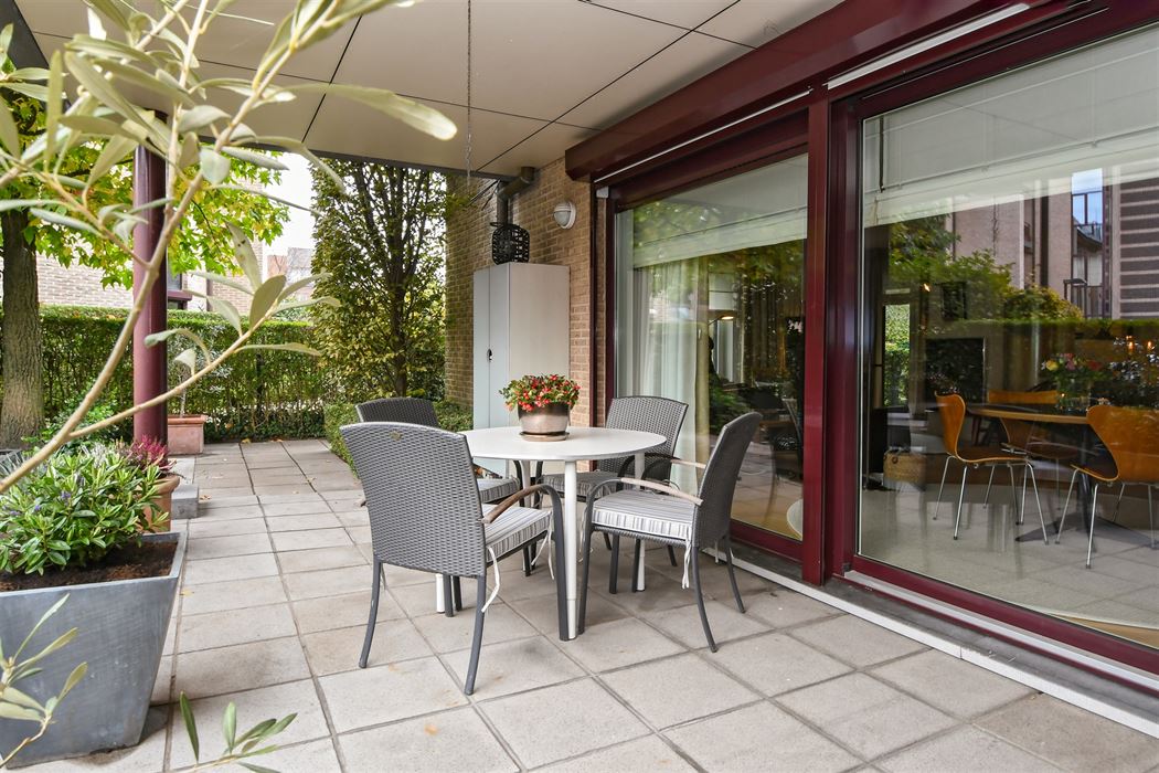 Luxueus en instapklaar appartement met 3 terrassen en ondergrondse garagebox in residentie “Leemhoek III” te Maaseik.