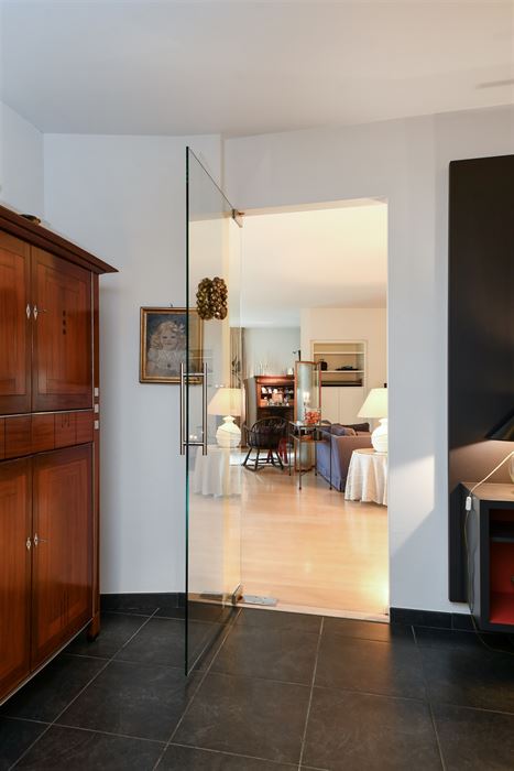 Luxueus en instapklaar appartement met 3 terrassen en ondergrondse garagebox in residentie “Leemhoek III” te Maaseik.