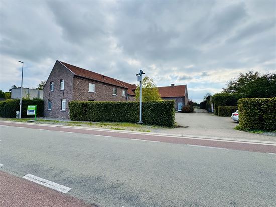 Hoeve met paardenaccomodatie.